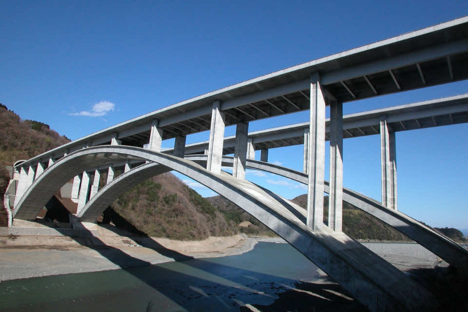 新東名高速道路　富士川橋